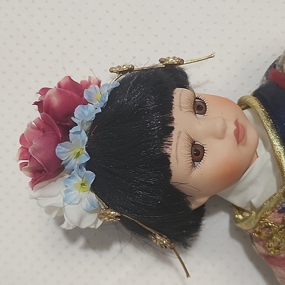 Vintage Seymour Mann 1997 Collectable Asian Porcelain Doll - Picture 2 of 7